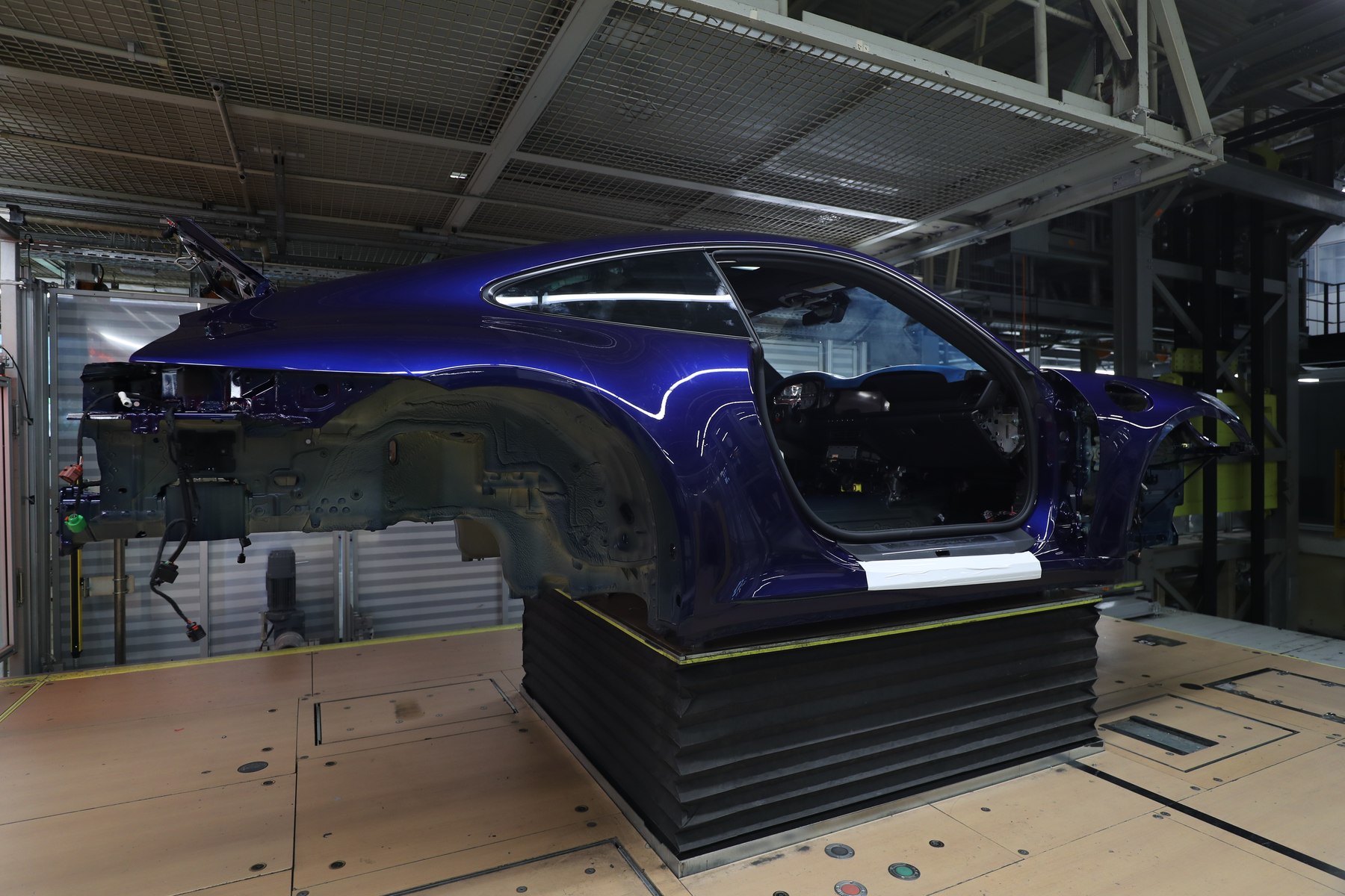 Body shell on the line at the Porsche factory
